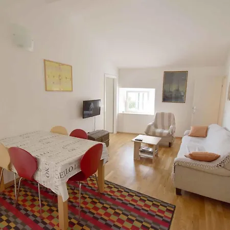 2 Apartamento *