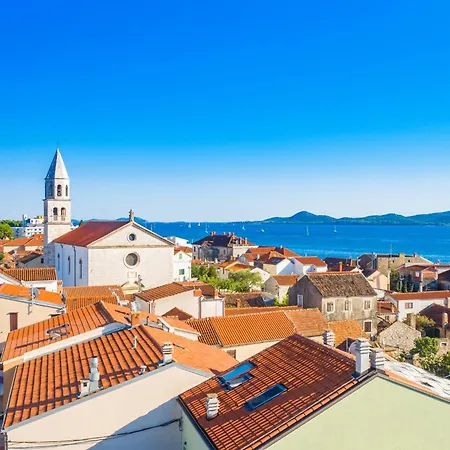 2 Διαμέρισμα *