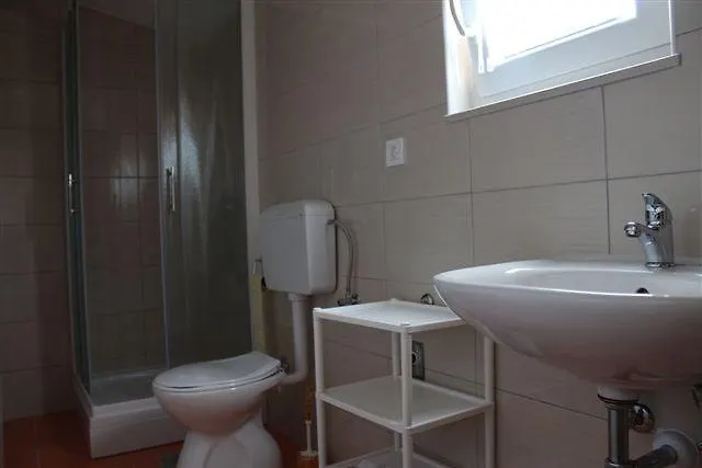 2 Διαμέρισμα *