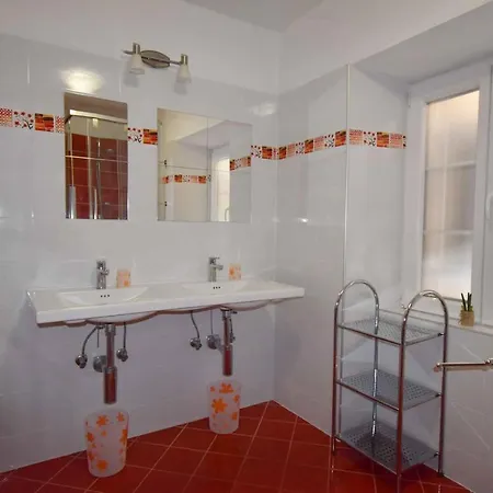 2 アパート ビオグラード・ナ・モル