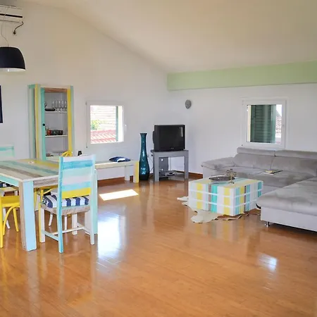 Apartment 2 *