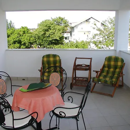 2 Apartment *
