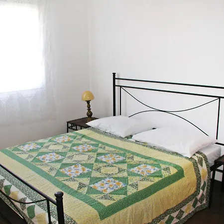 2 Apartment *