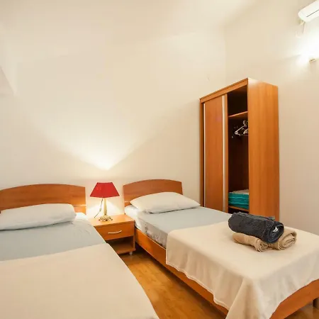 2 * Biograd Na Moru